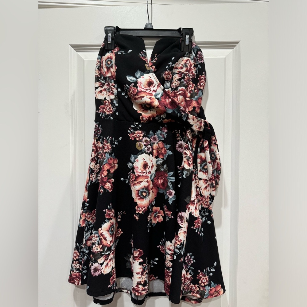 Jun & Ivy strapless floral with bow dress black with pink mauve